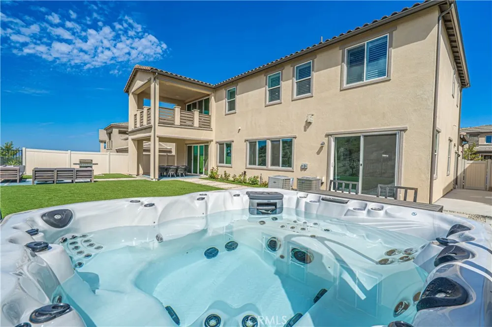 17730 Hillside Way Saugus, CA 91350