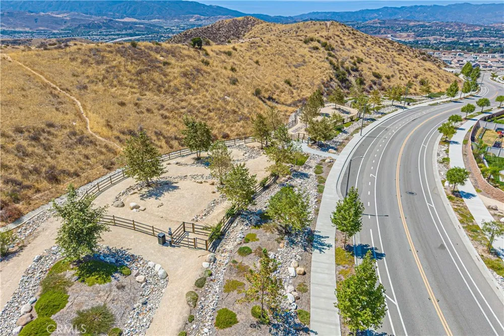 17730 Hillside Way Saugus, CA 91350