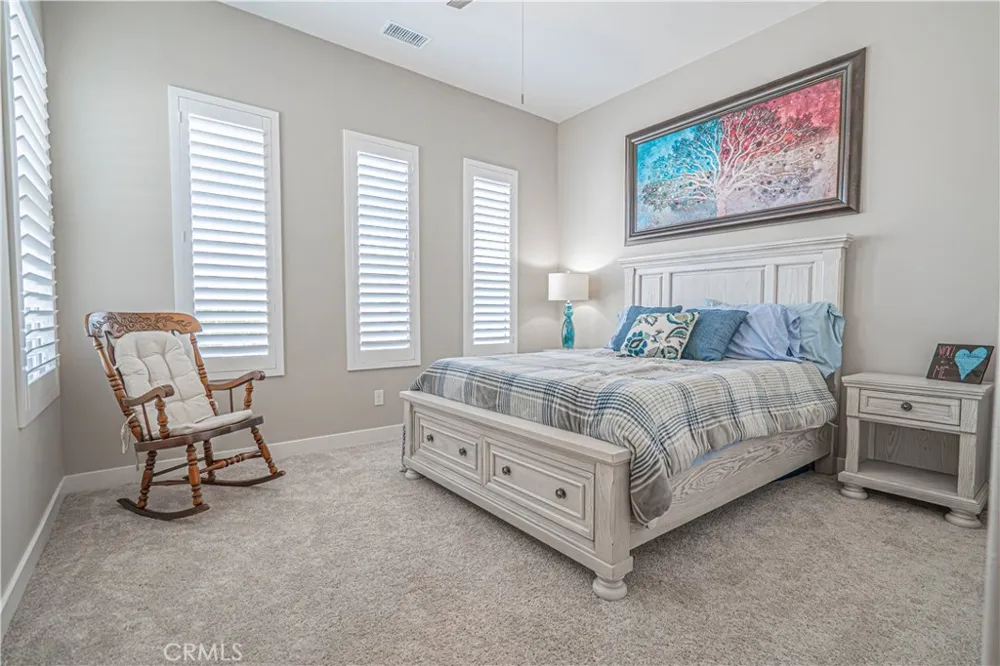 17730 Hillside Way Saugus, CA 91350