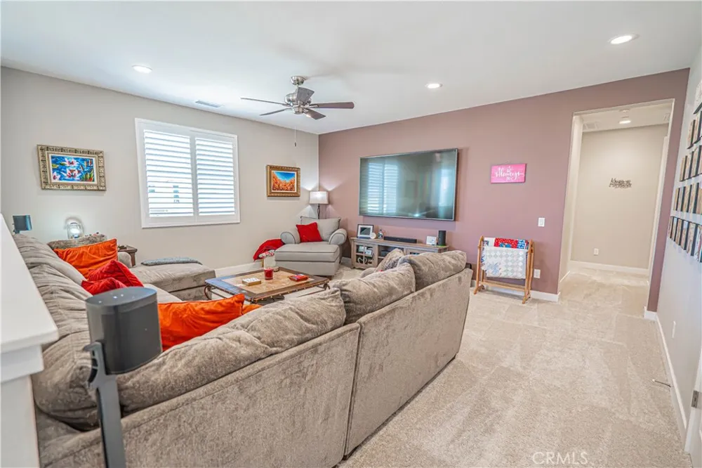17730 Hillside Way Saugus, CA 91350