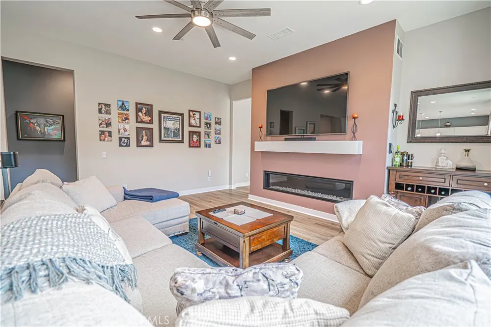 17730 Hillside Way Saugus, CA 91350