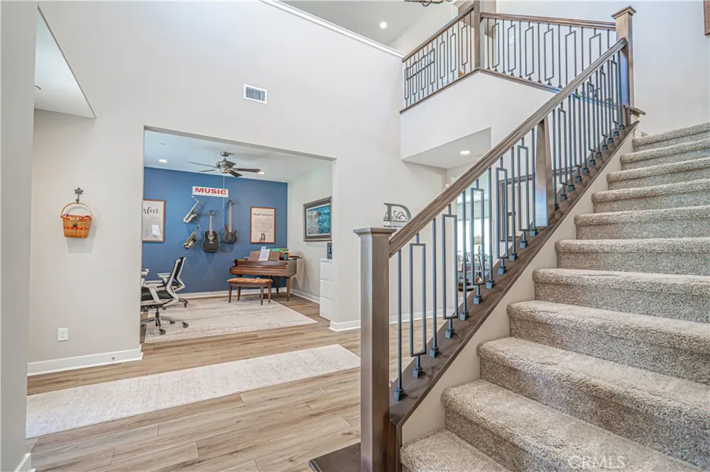 17730 Hillside Way Saugus, CA 91350