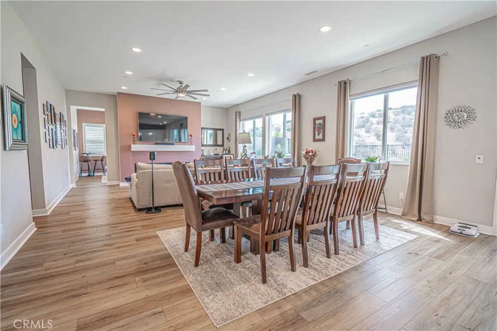17730 Hillside Way Saugus, CA 91350