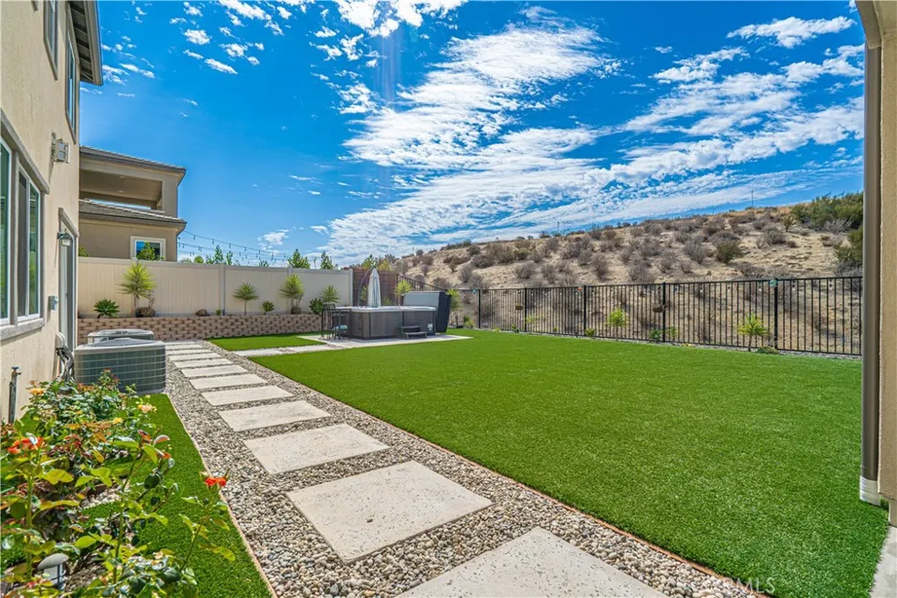 17730 Hillside Way Saugus, CA 91350