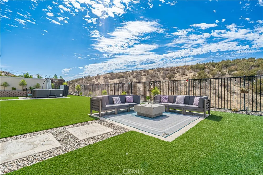 17730 Hillside Way Saugus, CA 91350