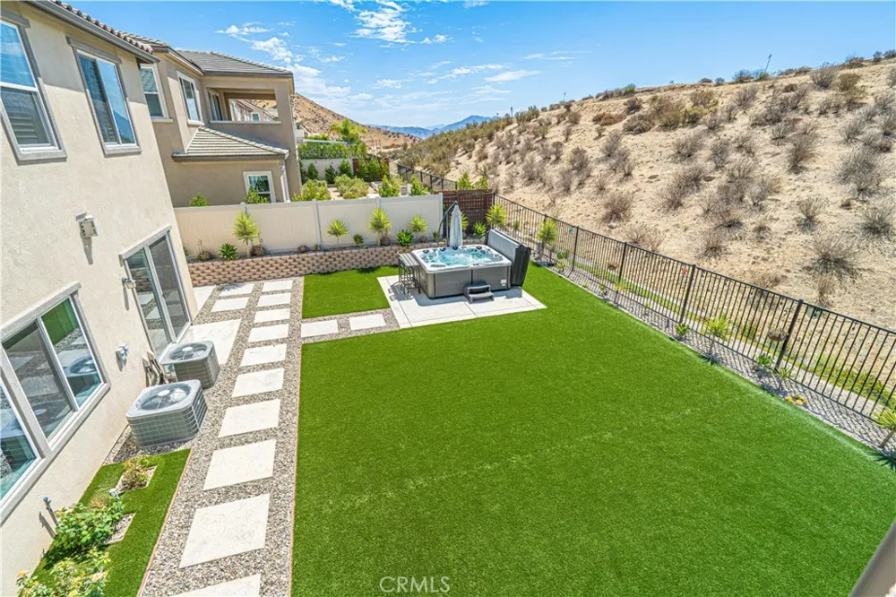 17730 Hillside Way Saugus, CA 91350