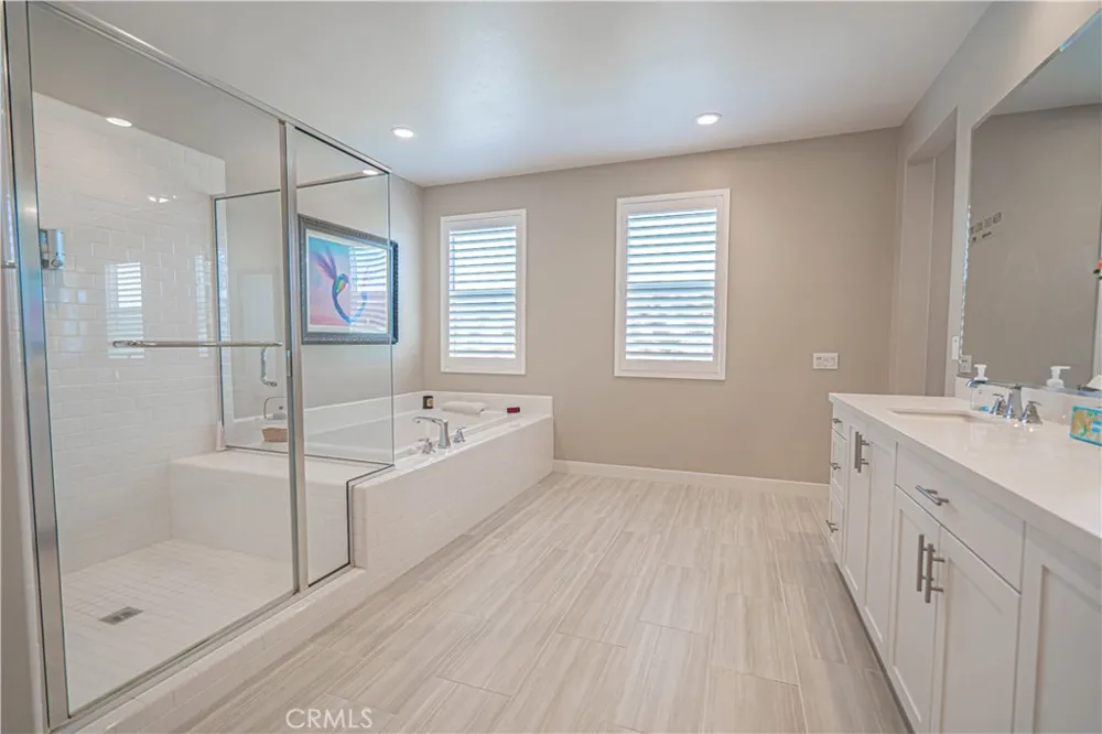 17730 Hillside Way Saugus, CA 91350