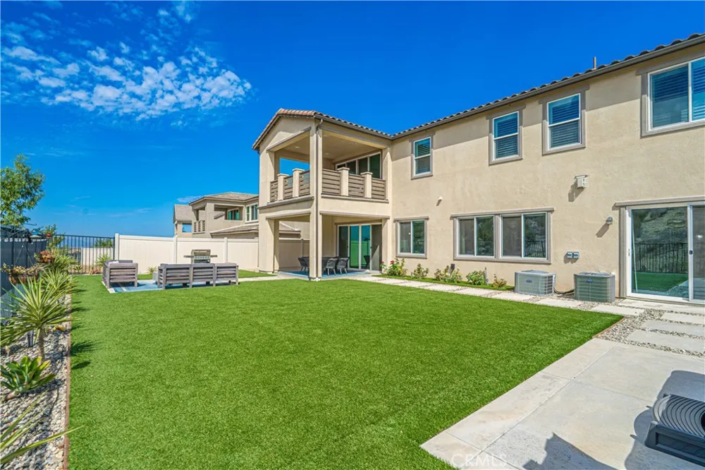 17730 Hillside Way Saugus, CA 91350