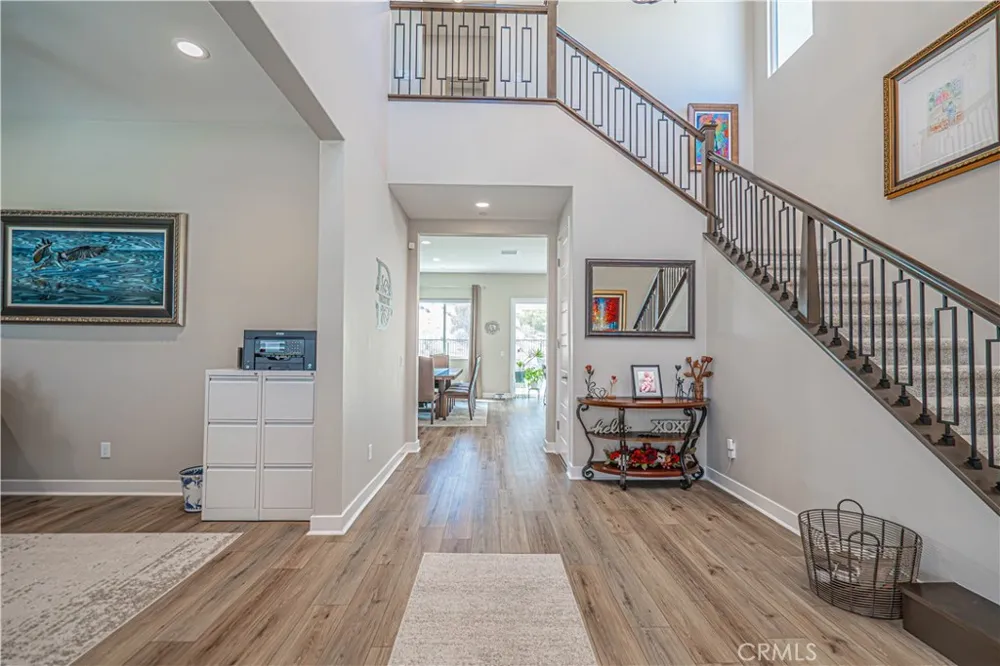 17730 Hillside Way Saugus, CA 91350