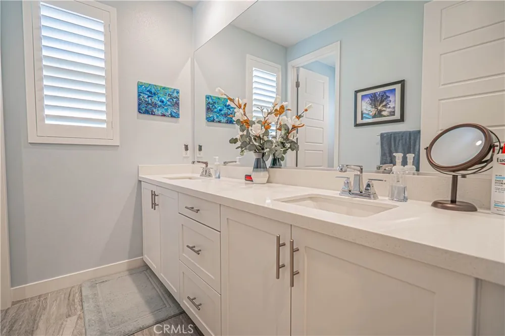 17730 Hillside Way Saugus, CA 91350
