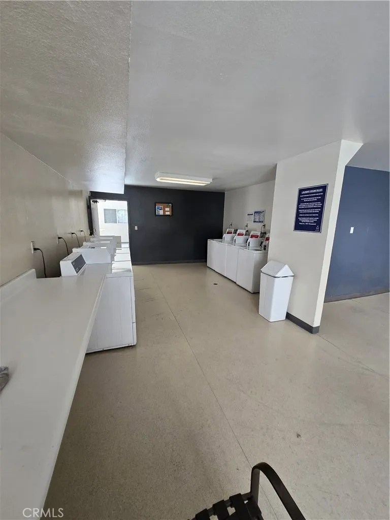 5520 Owensmouth Woodland Hills, CA 91367