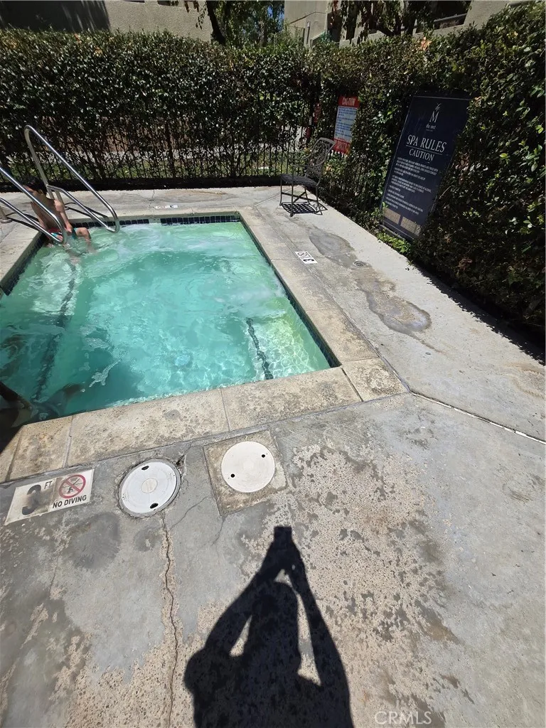 5520 Owensmouth Woodland Hills, CA 91367