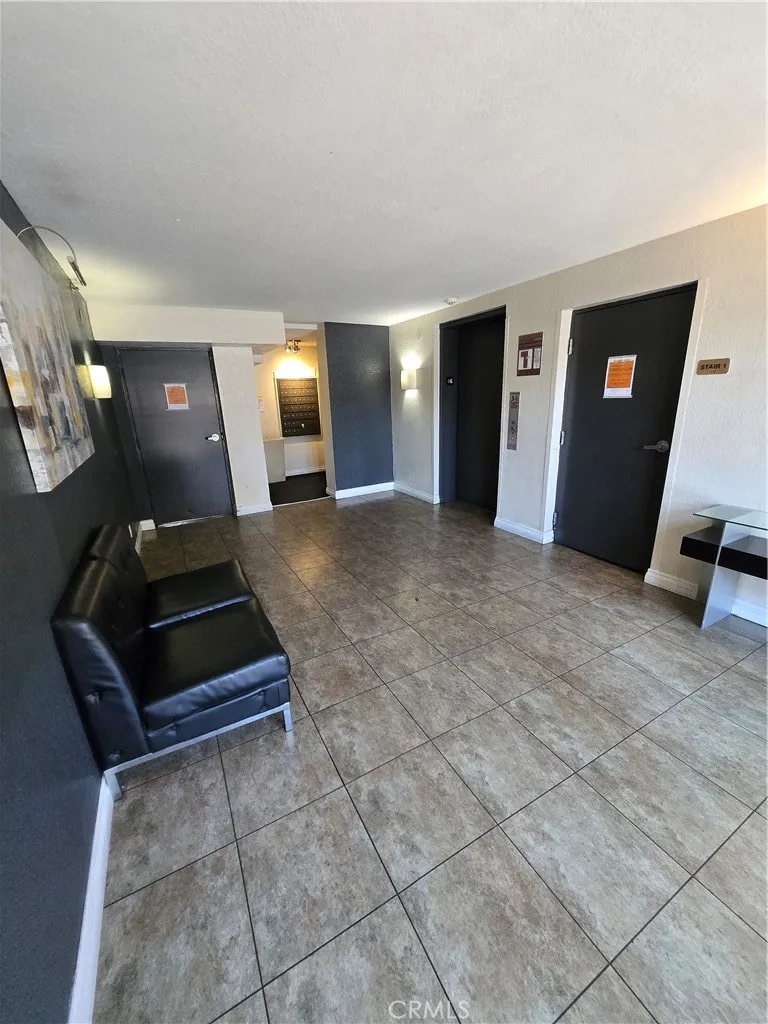 5520 Owensmouth Woodland Hills, CA 91367
