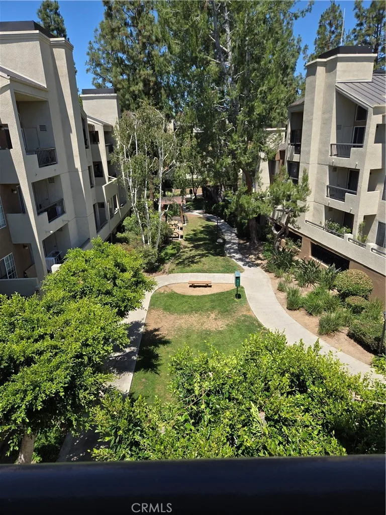5520 Owensmouth Woodland Hills, CA 91367
