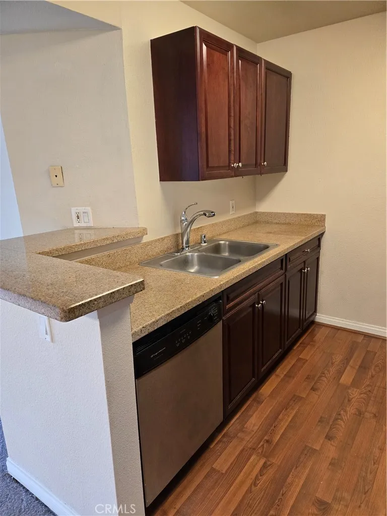5520 Owensmouth Woodland Hills, CA 91367