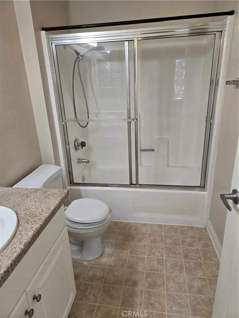 5520 Owensmouth Woodland Hills, CA 91367
