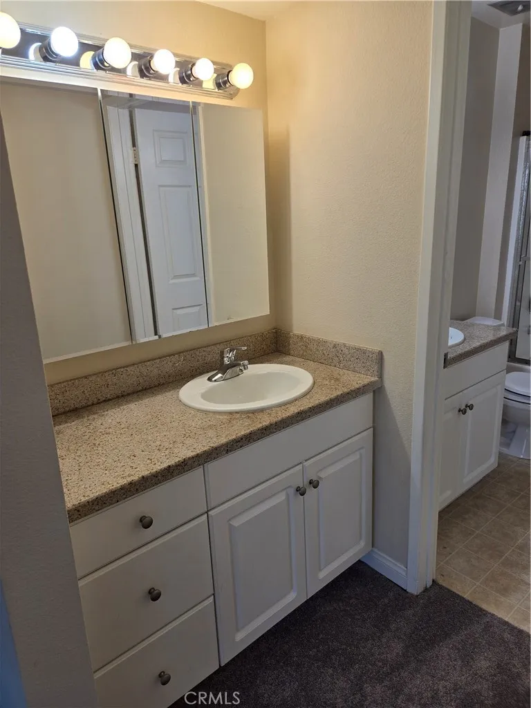 5520 Owensmouth Woodland Hills, CA 91367
