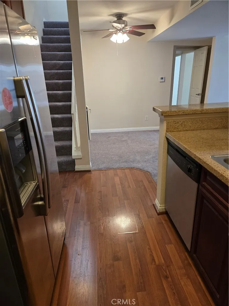 5520 Owensmouth Woodland Hills, CA 91367