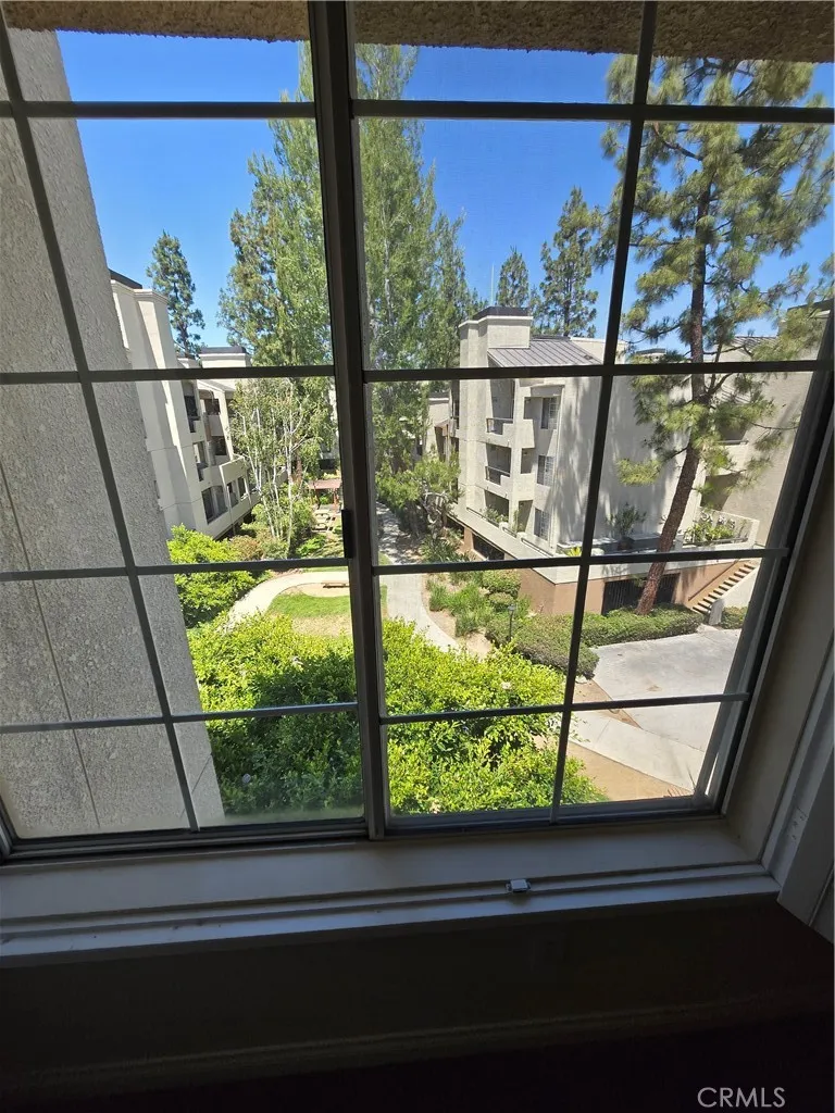 5520 Owensmouth Woodland Hills, CA 91367
