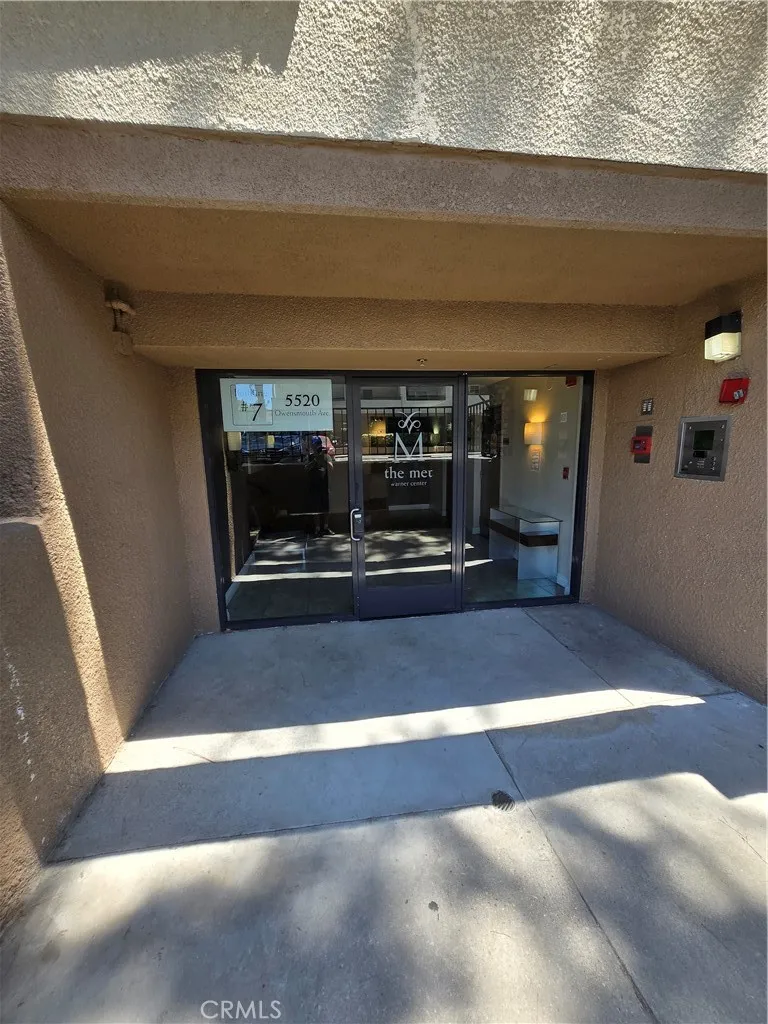 5520 Owensmouth Woodland Hills, CA 91367