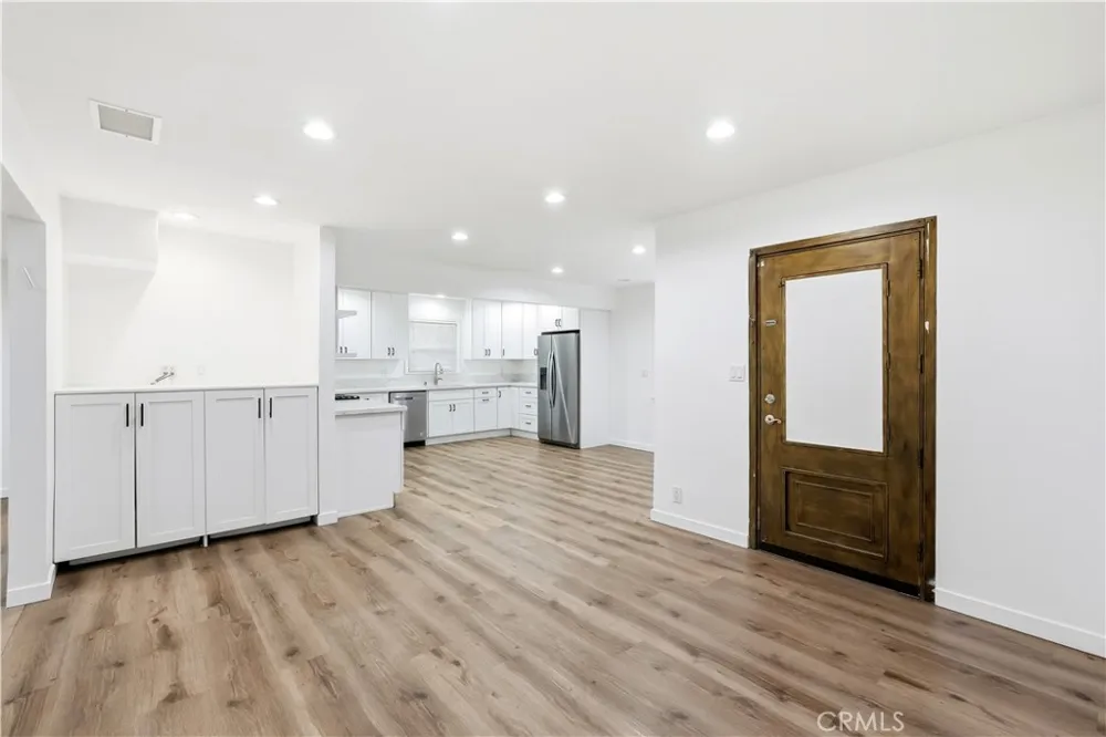 19550 Vanowen Reseda, CA 91335