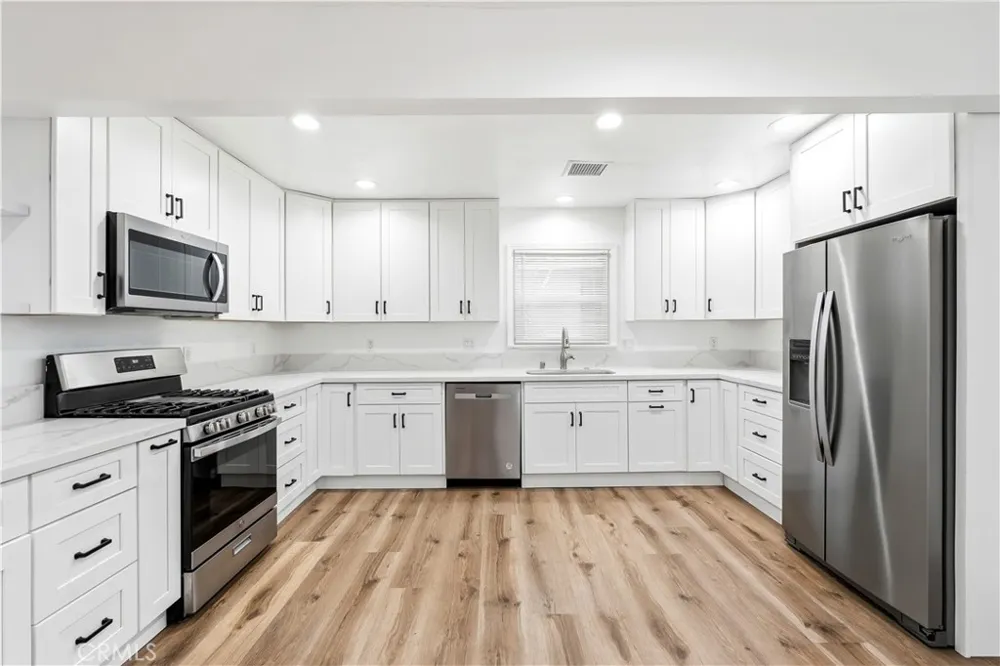 19550 Vanowen Reseda, CA 91335