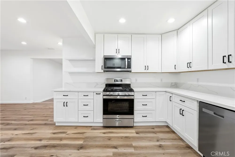 19550 Vanowen Reseda, CA 91335