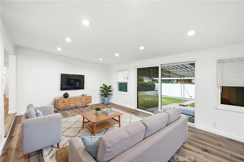 19550 Vanowen Reseda, CA 91335