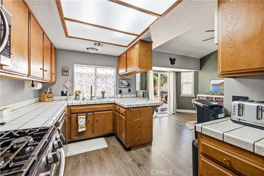 661 E J10 AVENUE Lancaster, CA 93535