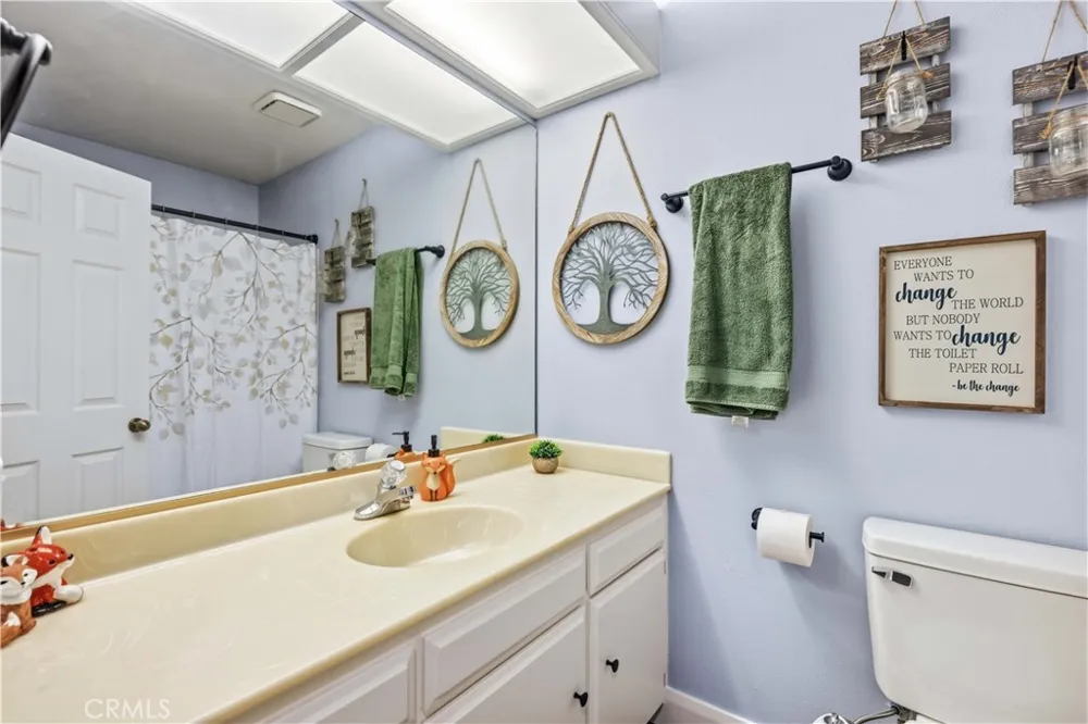 661 E J10 AVENUE Lancaster, CA 93535