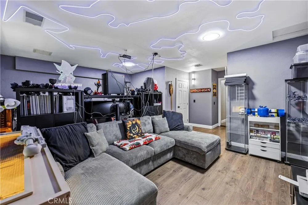 661 E J10 AVENUE Lancaster, CA 93535