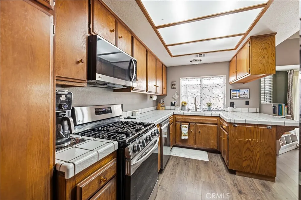 661 E J10 AVENUE Lancaster, CA 93535