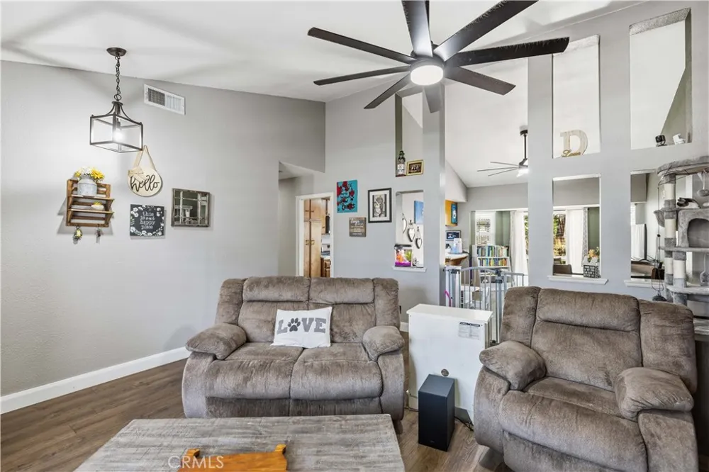 661 E J10 AVENUE Lancaster, CA 93535