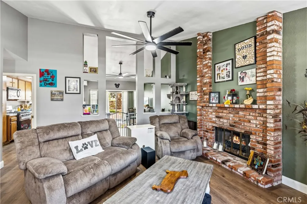 661 E J10 AVENUE Lancaster, CA 93535