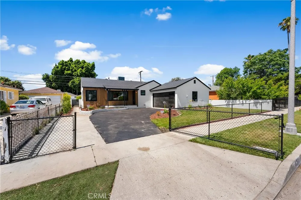9753 Mercedes Avenue Arleta, CA 91331