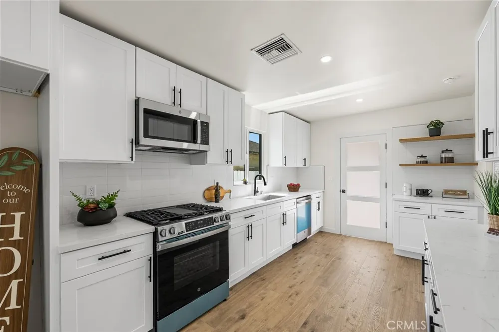 9753 Mercedes Avenue Arleta, CA 91331