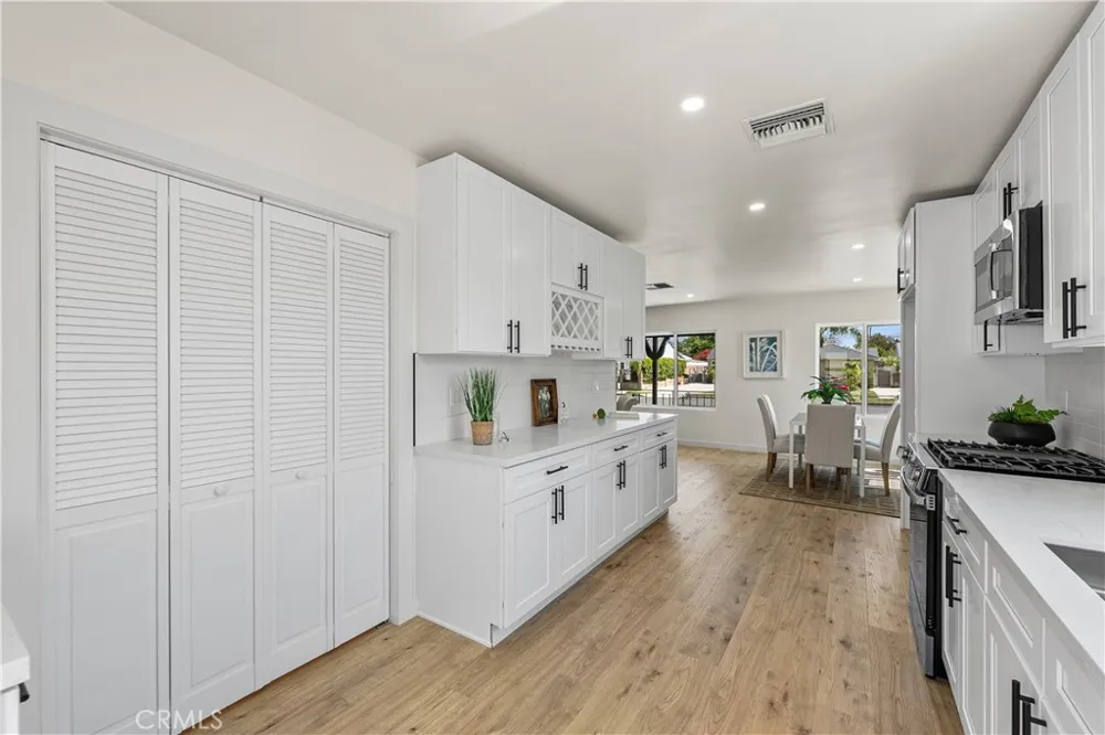 9753 Mercedes Avenue Arleta, CA 91331