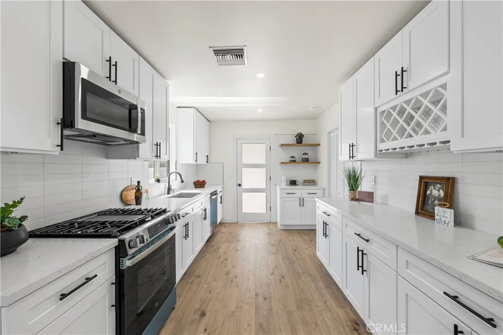 9753 Mercedes Avenue Arleta, CA 91331