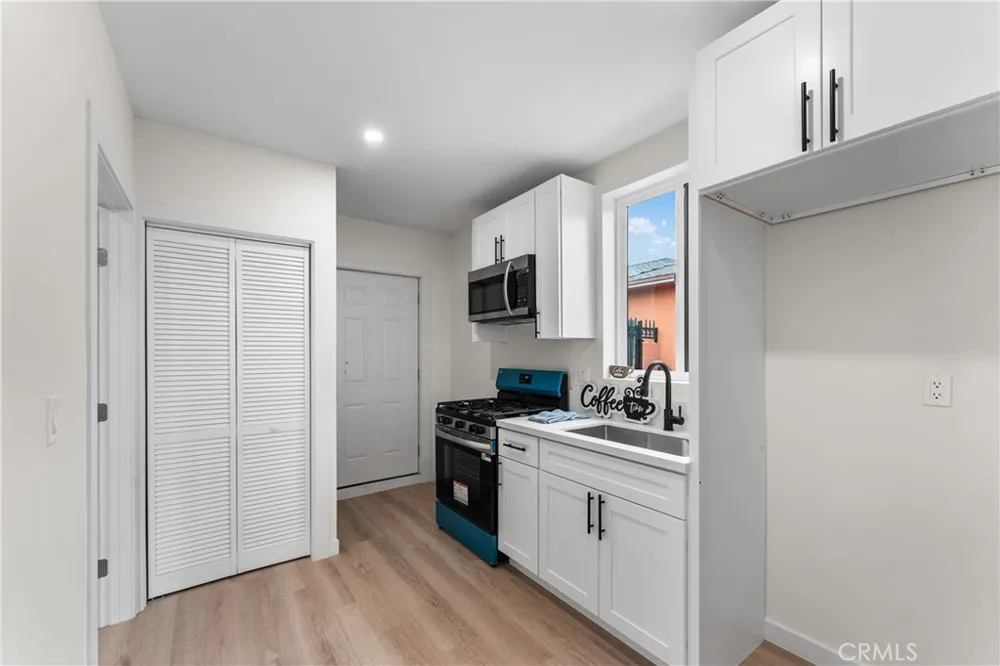 9753 Mercedes Avenue Arleta, CA 91331