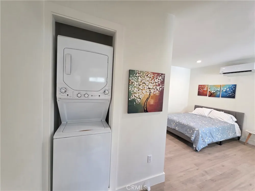6956 Glade Canoga Park, CA 91303