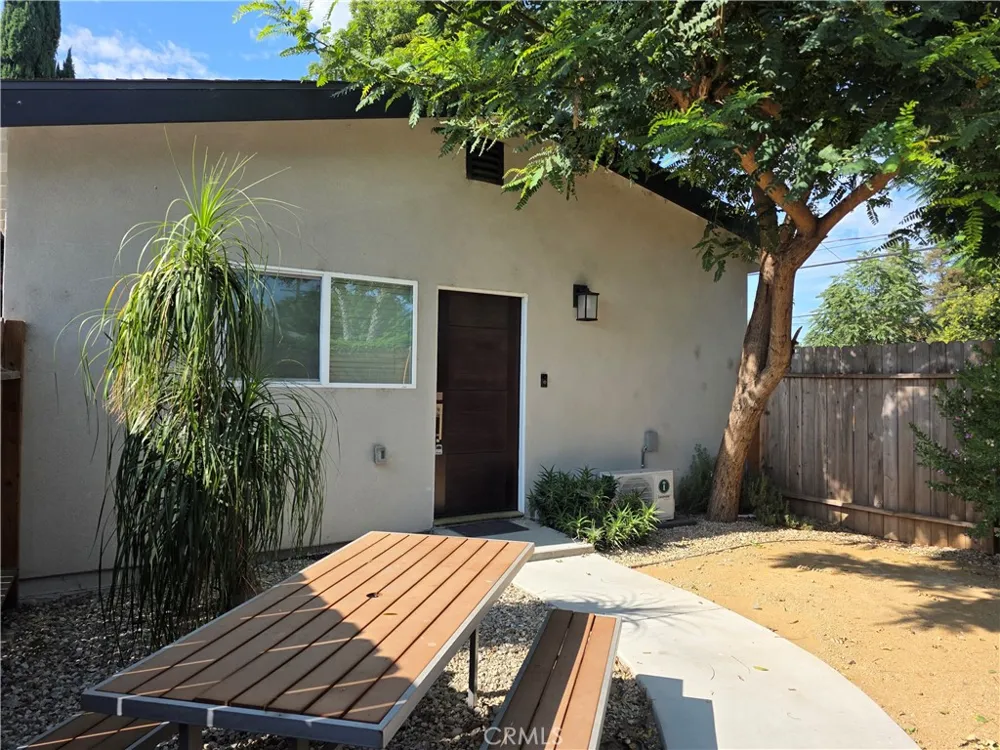6956 Glade Canoga Park, CA 91303