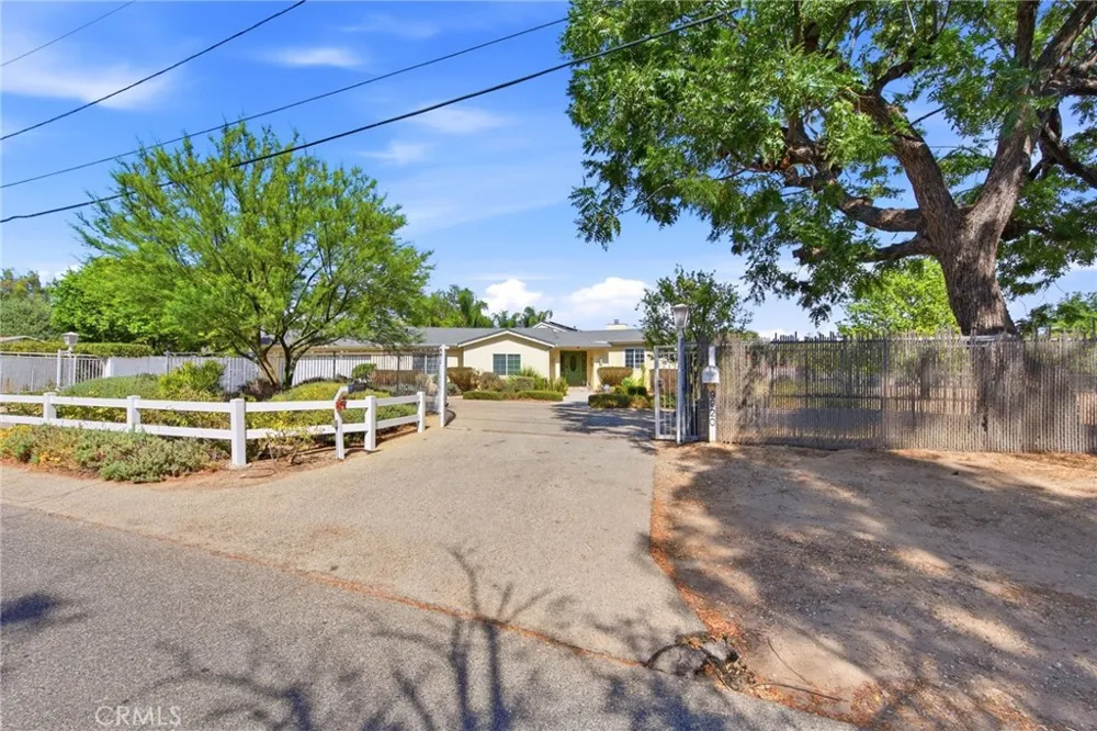 9920 Shoup Avenue Chatsworth, CA 91311