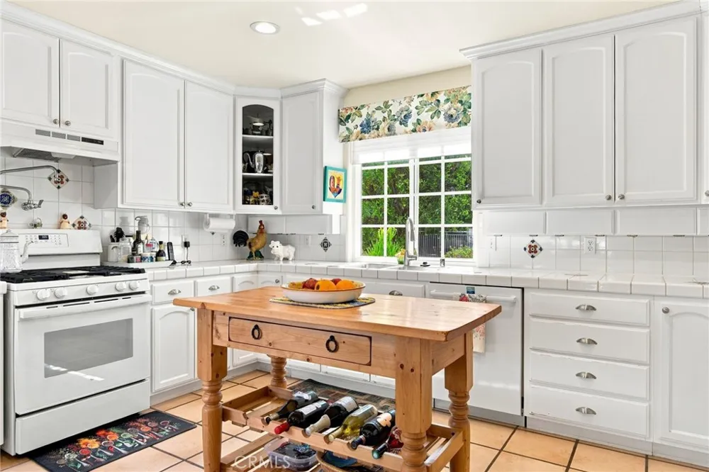 9920 Shoup Avenue Chatsworth, CA 91311