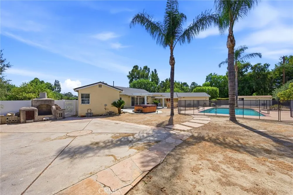 9920 Shoup Avenue Chatsworth, CA 91311