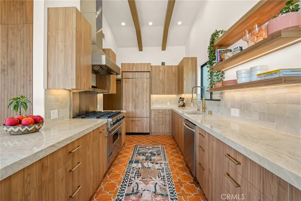3627 Willowcrest Avenue Studio City, CA 91604