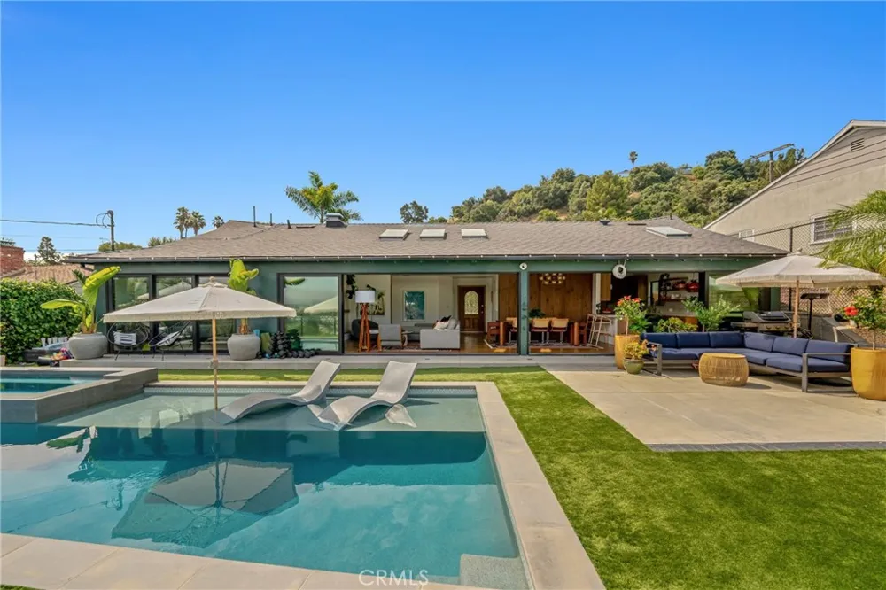 3627 Willowcrest Avenue Studio City, CA 91604