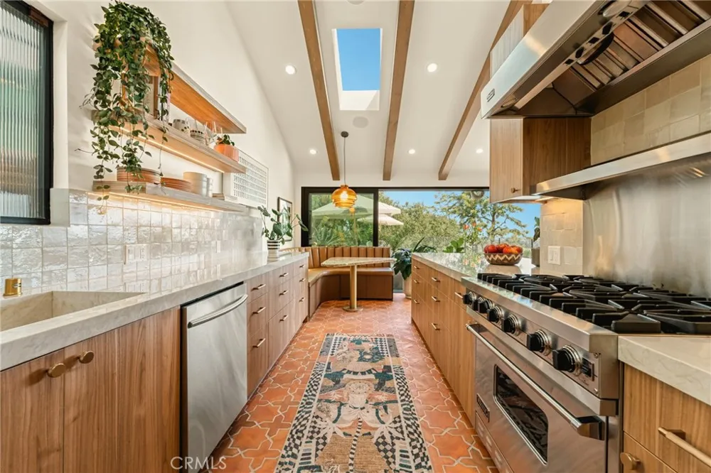 3627 Willowcrest Avenue Studio City, CA 91604