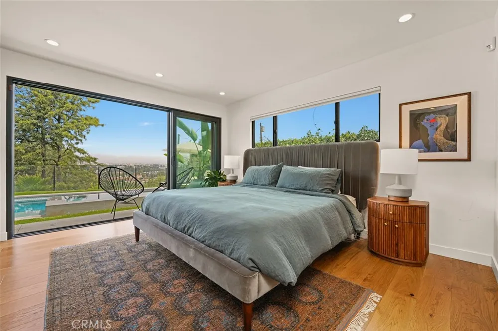 3627 Willowcrest Avenue Studio City, CA 91604