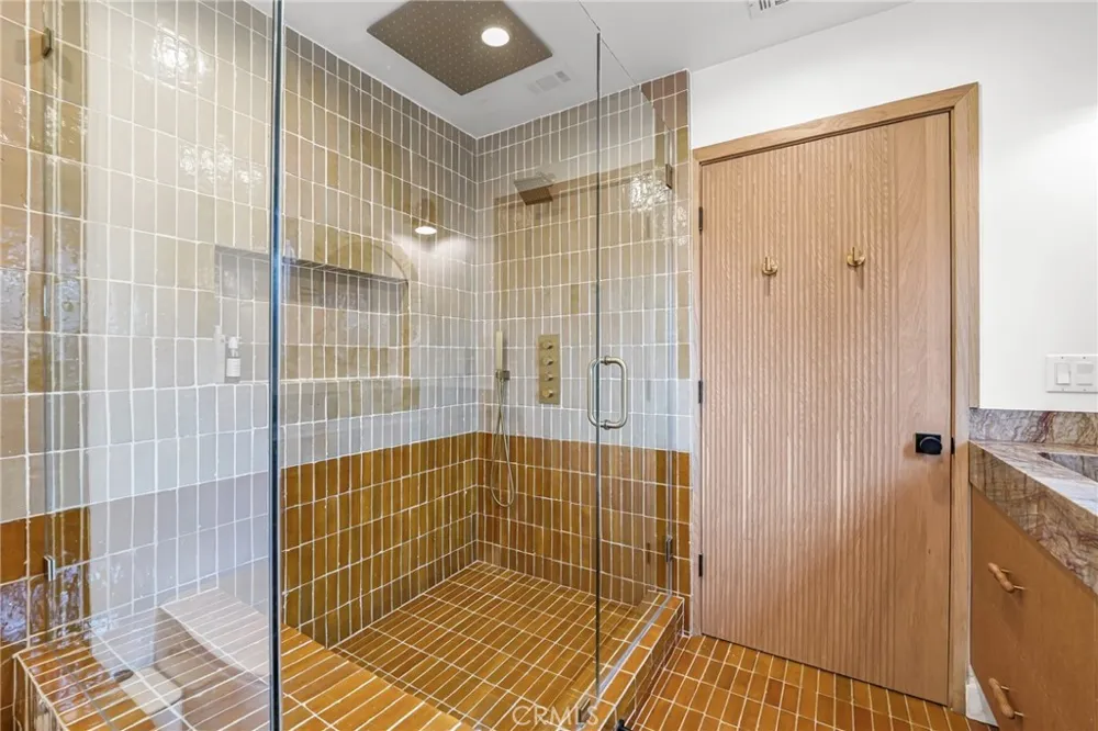 3627 Willowcrest Avenue Studio City, CA 91604