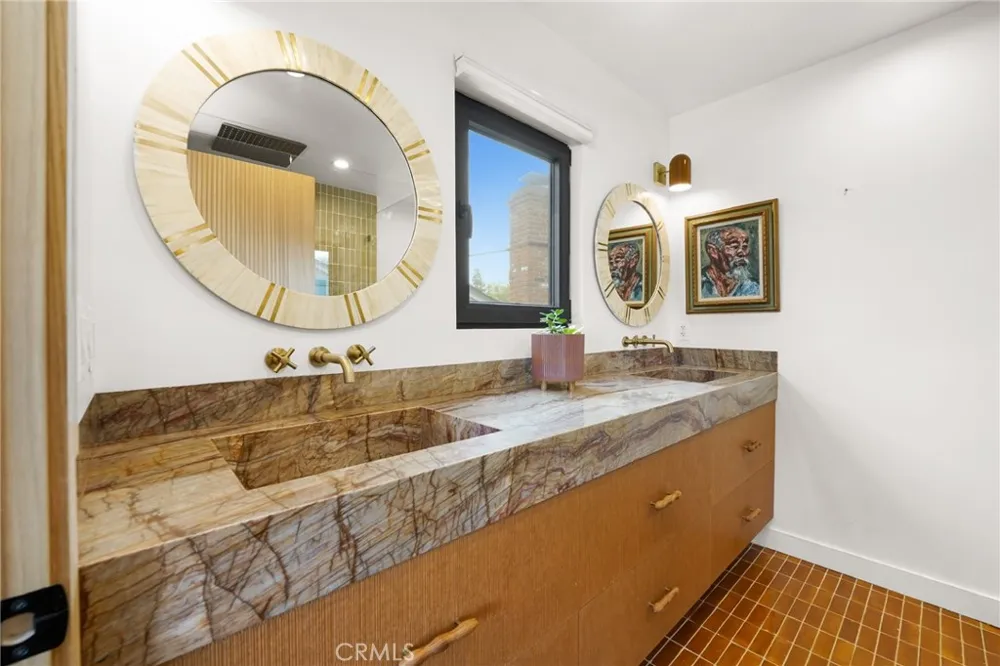 3627 Willowcrest Avenue Studio City, CA 91604